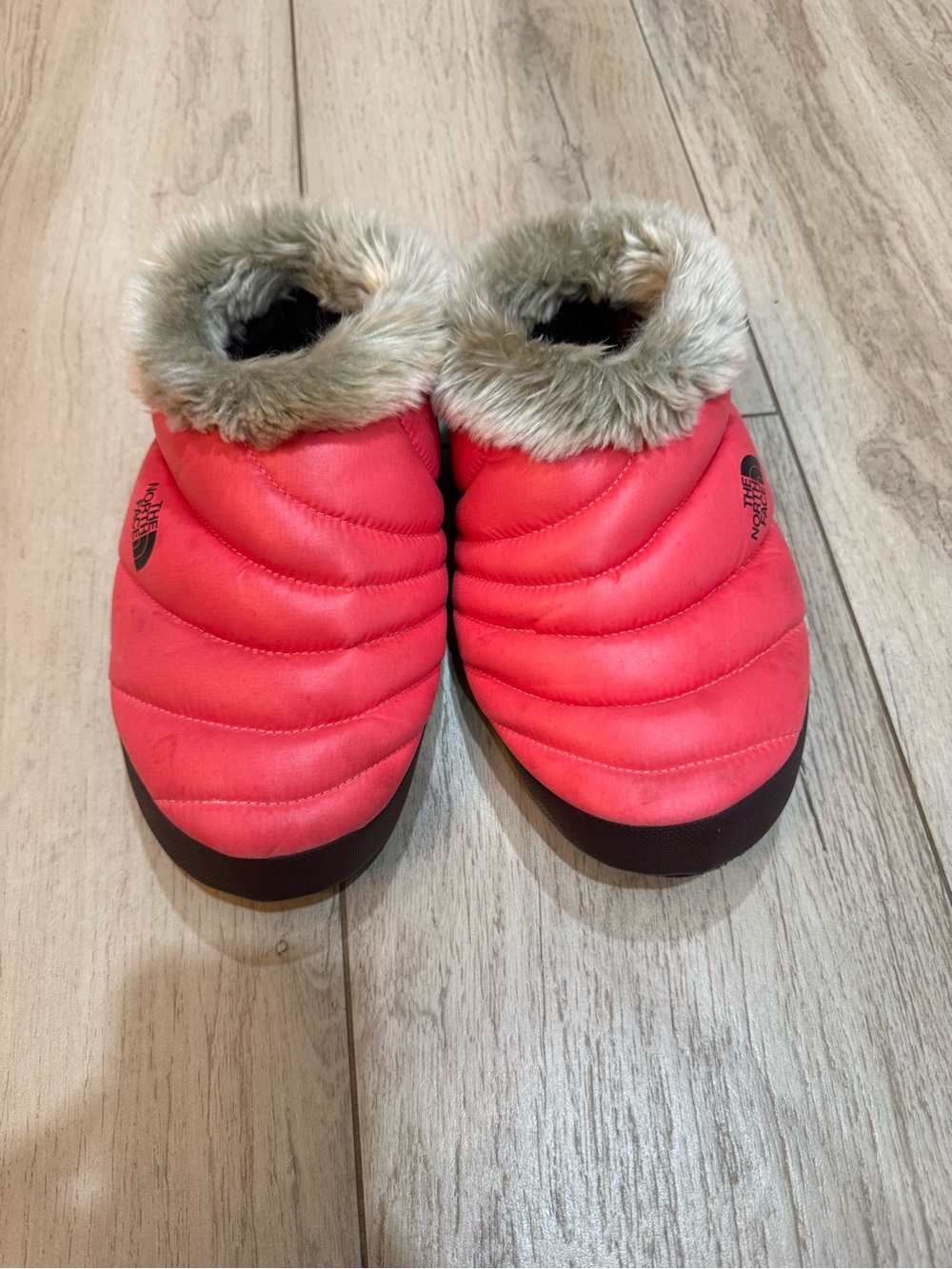 Women’s north face puff slippers